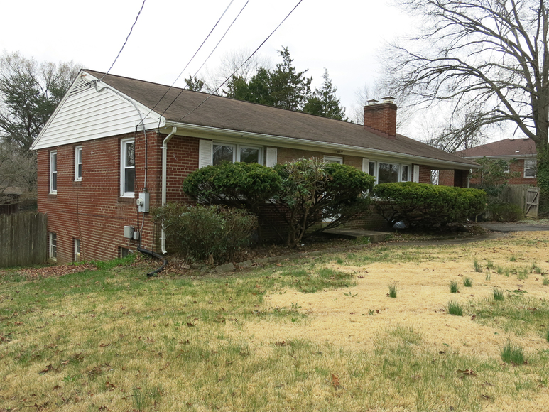 2,372 ± SF Brick Rambler 5721 Chris Mar Ave., Clinton, MD Opening