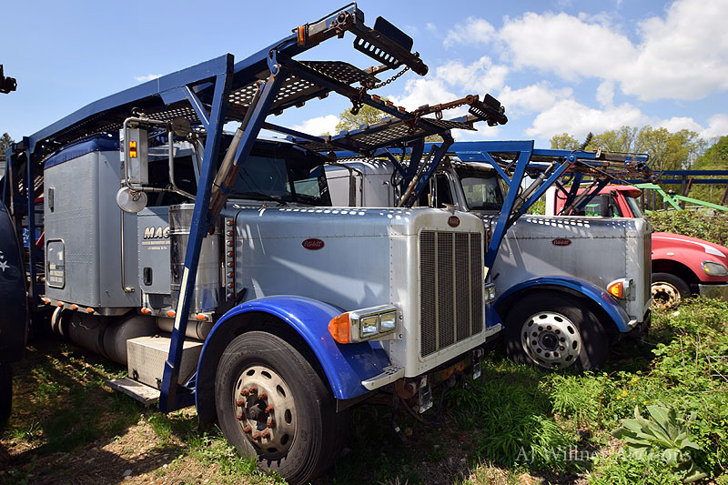 Tow Trucks & Car Hauling Tractor Trailers