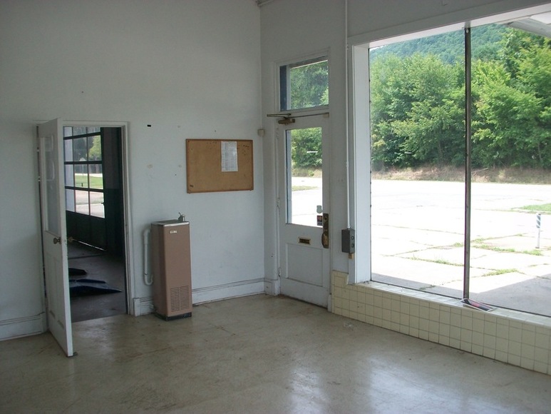 Image for COMMERCIAL BUILDING : GLASGOW VA