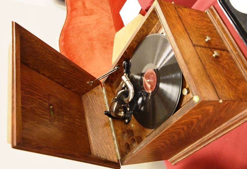 Image for Gallery/Estate and Vehicle Auction: 6-28-18