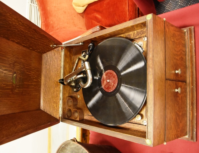 Image for Gallery/Estate and Vehicle Auction: 6-28-18