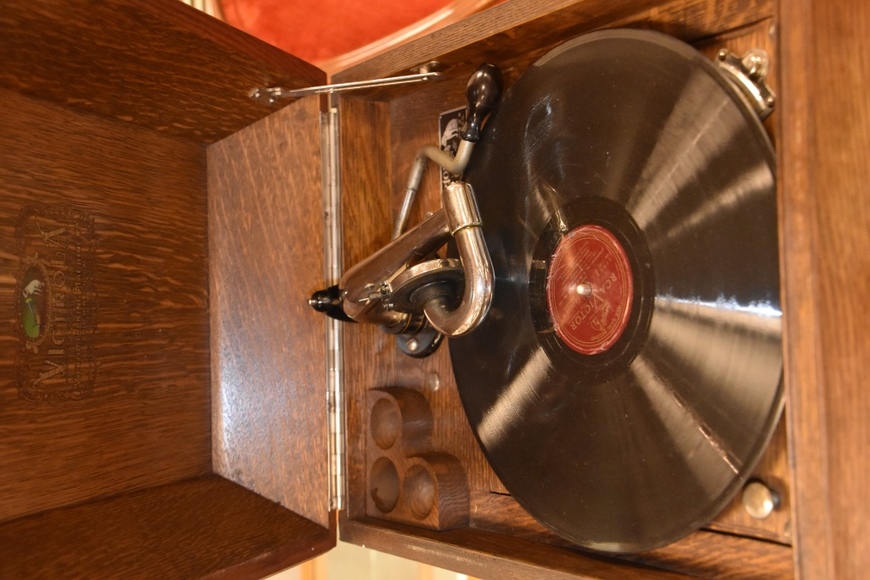 Image for Gallery/Estate and Vehicle Auction: 6-28-18