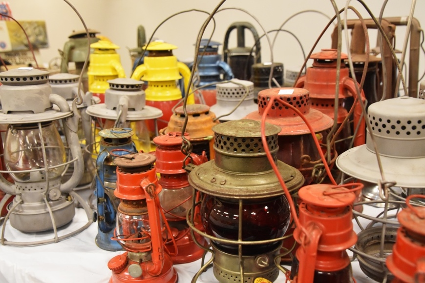 Image for Gallery/Estate and Vehicle Auction: 6-28-18