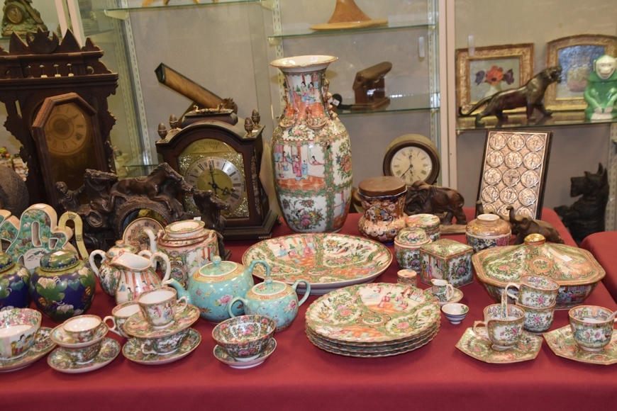 Image for Gallery/Estate and Vehicle Auction: 6-28-18