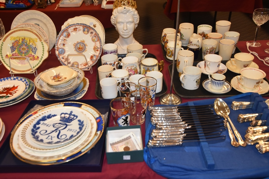 Image for Gallery/Estate and Vehicle Auction: 6-28-18