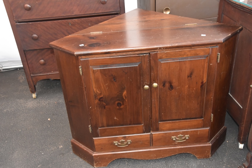 Image for Gallery/Estate and Vehicle Auction: 6-28-18