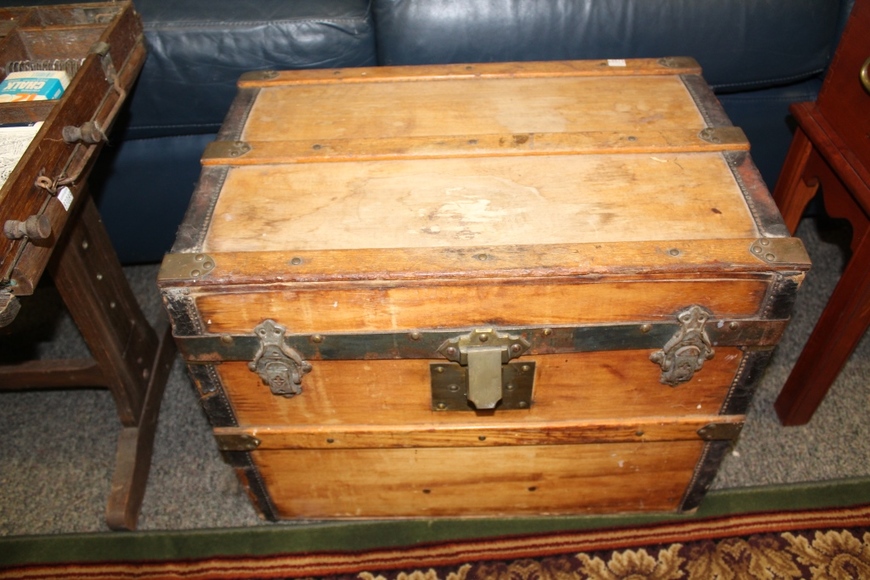 Image for Gallery/Estate and Vehicle Auction: 6-28-18