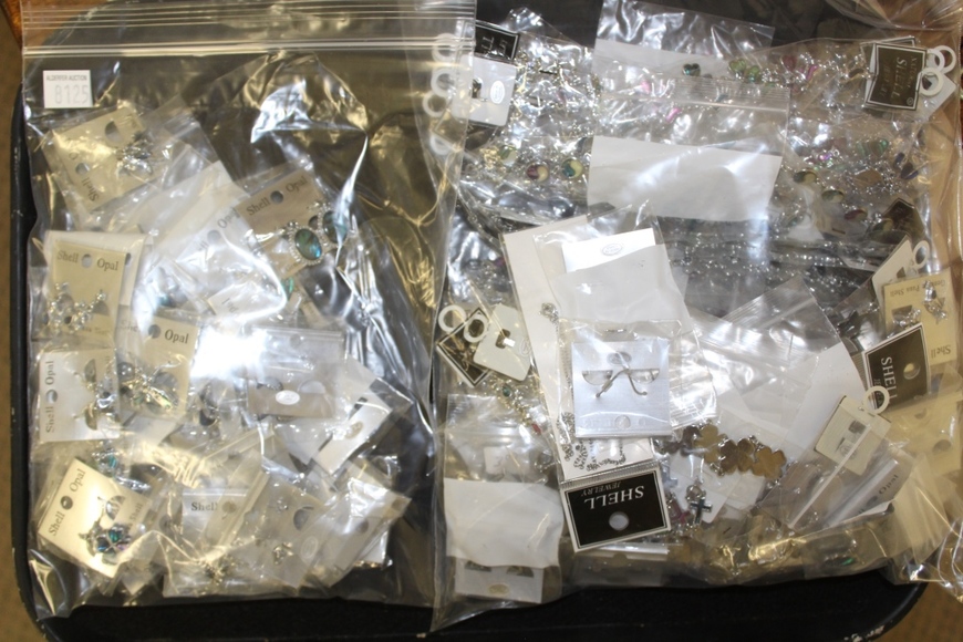 Image for Gallery/Estate and Vehicle Auction: 6-28-18