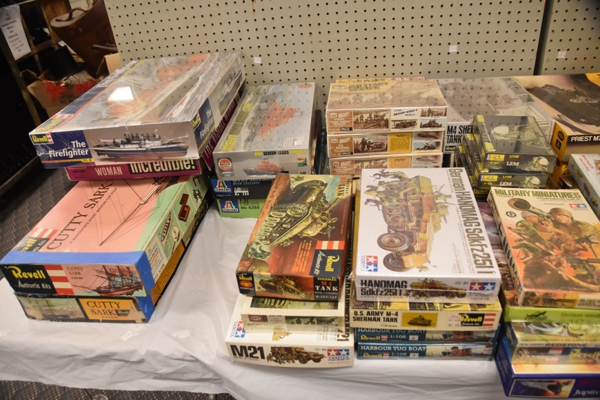 Image for Gallery/Estate and Vehicle Auction: 6-28-18