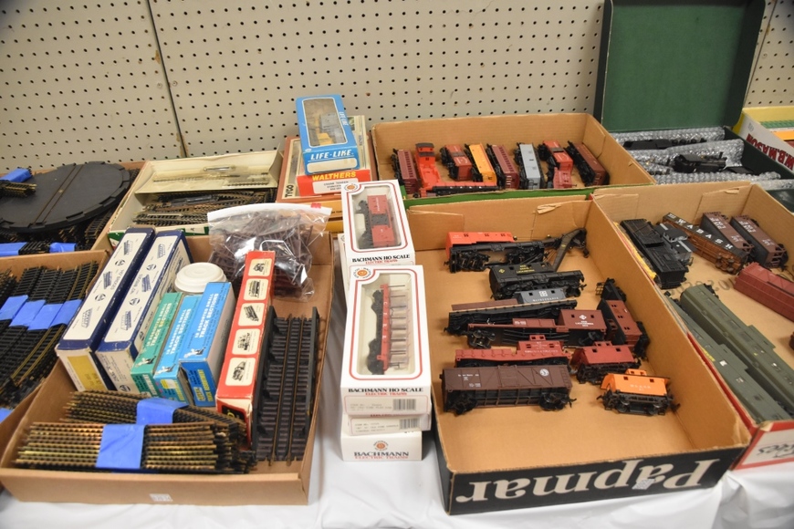 Image for Gallery/Estate and Vehicle Auction: 6-28-18