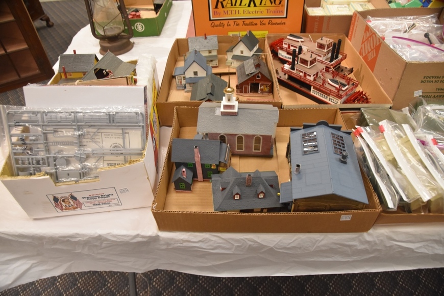 Image for Gallery/Estate and Vehicle Auction: 6-28-18