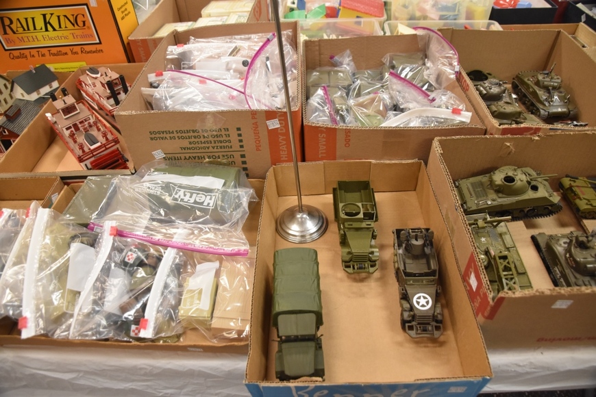 Image for Gallery/Estate and Vehicle Auction: 6-28-18