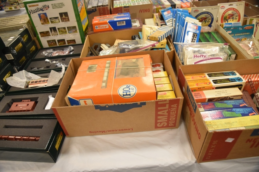 Image for Gallery/Estate and Vehicle Auction: 6-28-18