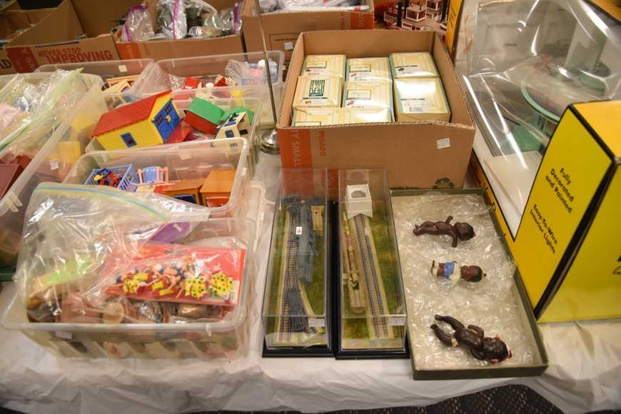 Image for Gallery/Estate and Vehicle Auction: 6-28-18