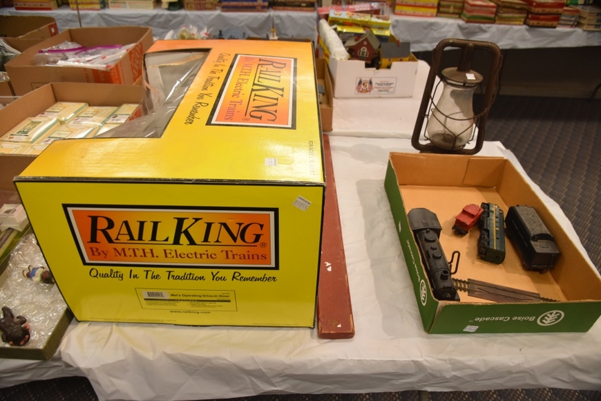 Image for Gallery/Estate and Vehicle Auction: 6-28-18