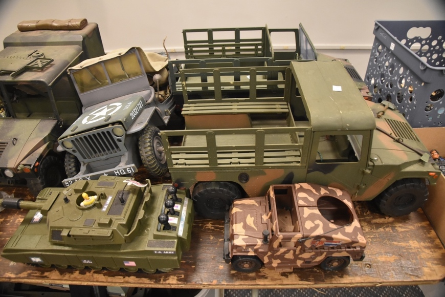 Image for Gallery/Estate and Vehicle Auction: 6-28-18