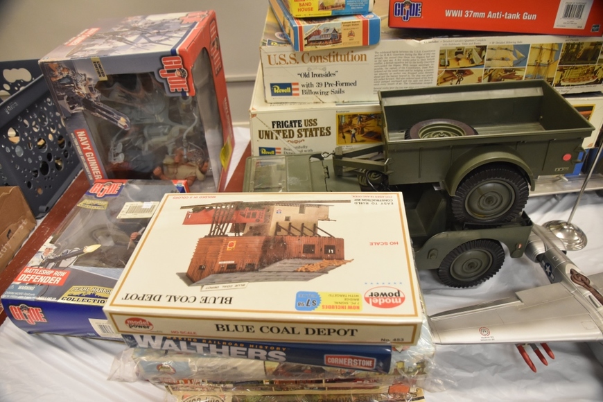 Image for Gallery/Estate and Vehicle Auction: 6-28-18