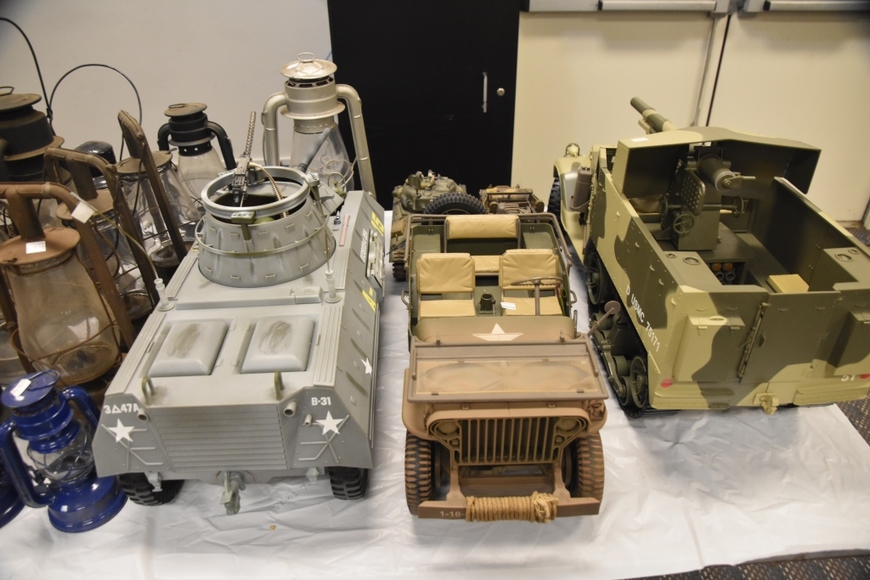 Image for Gallery/Estate and Vehicle Auction: 6-28-18