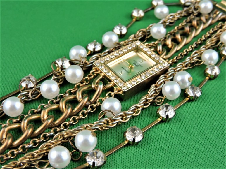 SECOND CHANCE THRIFT STORE WATCH PACKAGE AUCTION ON-LINE