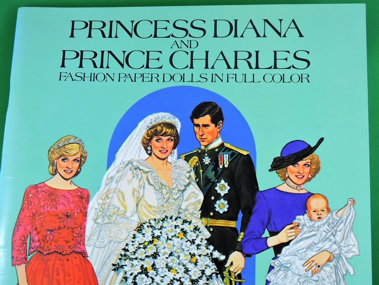 PAPER DOLL BOOKS PRINCESS DIANNA AND MARILYN MONROE