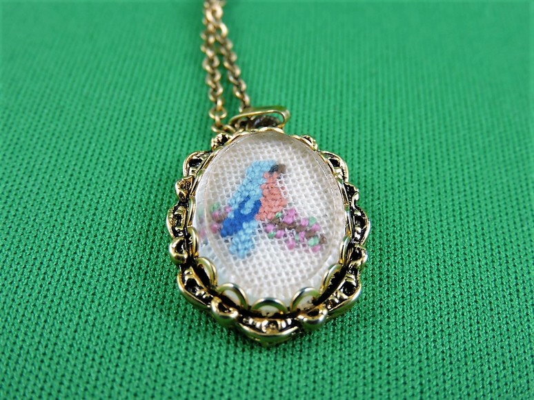 PENDANT OUTSTANDING PIECE