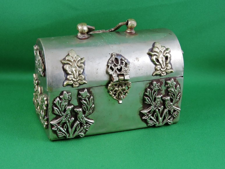 KEEPSAKE BOX