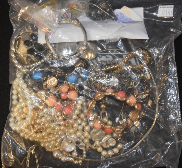 Image for Gallery/Estate Auction with Toys and Disney Collectibles & Musical Instruments: 7-26-18