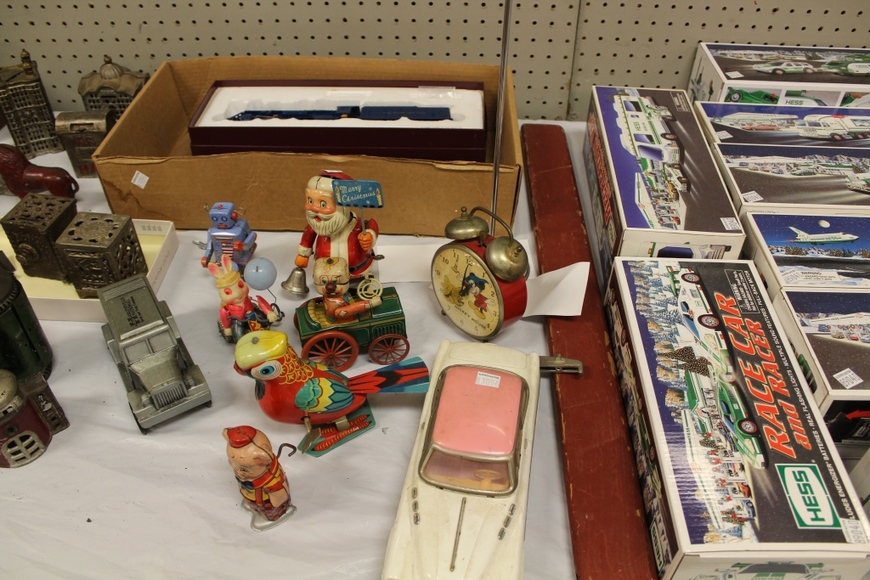 Image for Gallery/Estate Auction with Toys and Disney Collectibles & Musical Instruments: 7-26-18