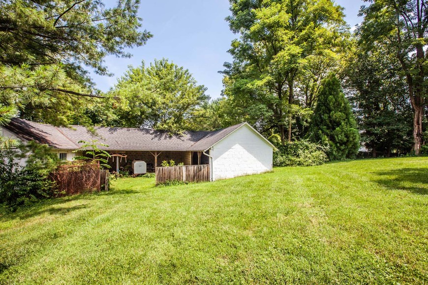 Image for 6 BR/6.5 BA Estate on 8.8 +/- Acres ** Indoor Pool ** 4 Bay Garage w/2 BR/2 BA Apartment--Fauquier County, VA