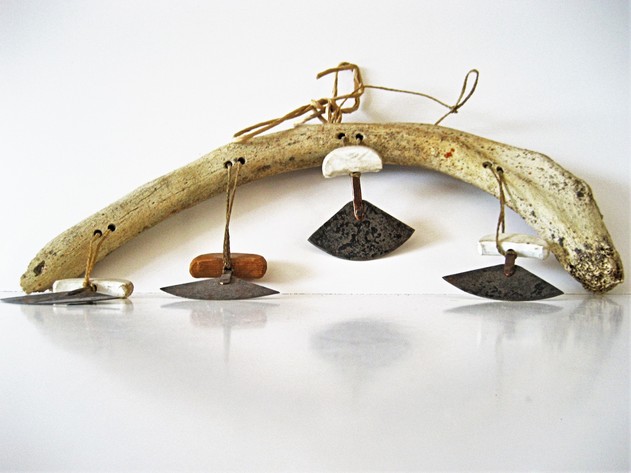 Image for HANGING ULUS  'LEGENDARY KNIFE OF THE ARCTIC'