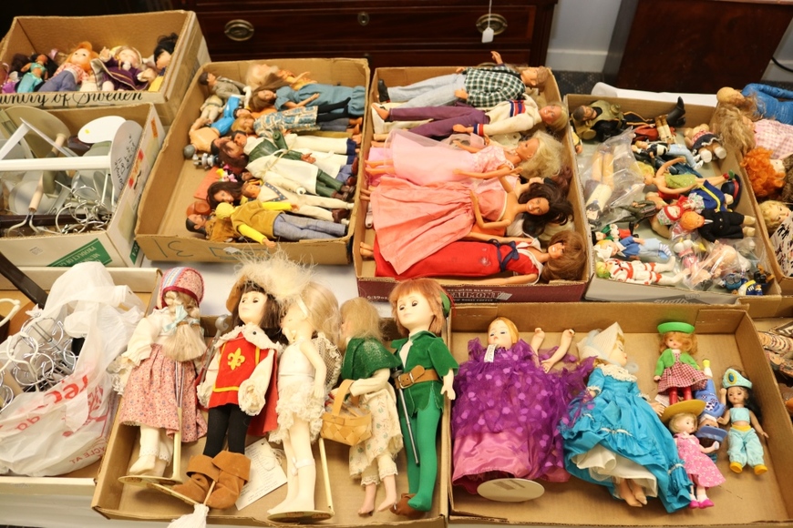 Image for Gallery/Estate Auction with Dolls: 10-11-18