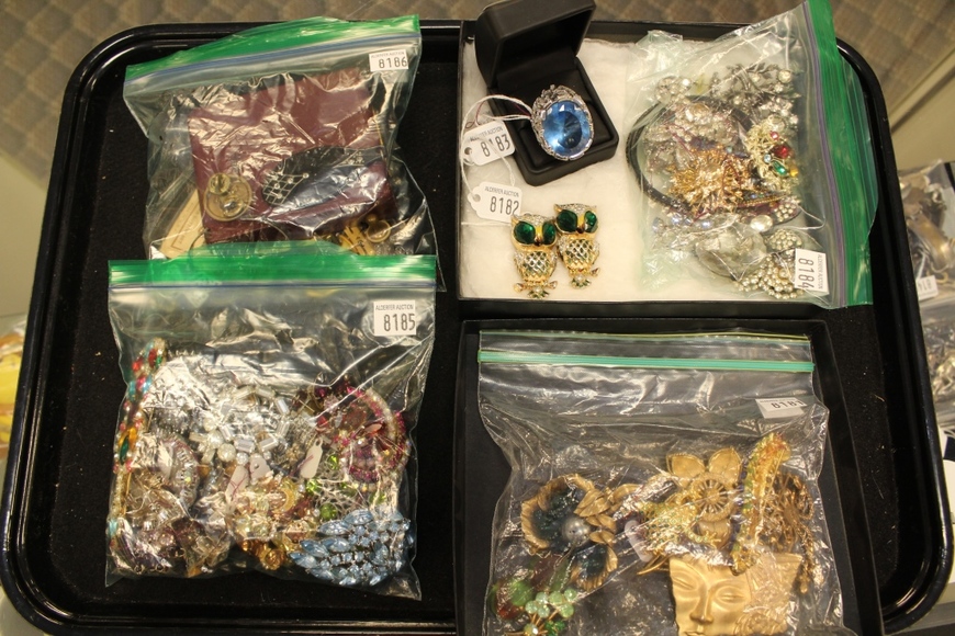 Image for Gallery Auction with Tools and Sports Memorabilia: 11-29-18