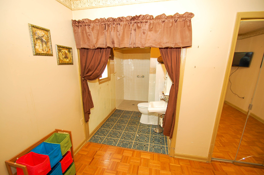 Image for Absolute Estate Auction in Schnitzelburg (Real Estate)