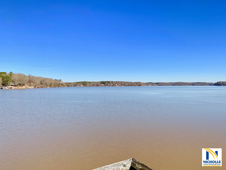 LAKE GASTONMoveIn Ready 2 BR/3 BA Waterfront Home w/Dock & Boat