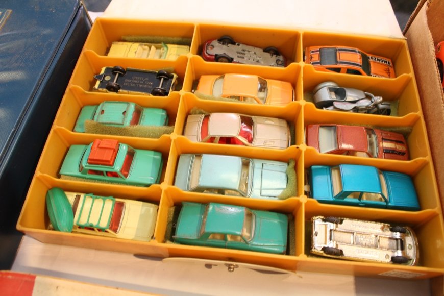 Image for Gallery Auction with Dolls, Toys & Art: 3-7-19