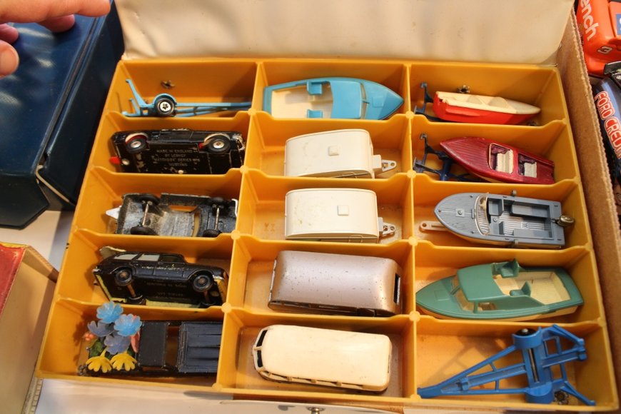 Image for Gallery Auction with Dolls, Toys & Art: 3-7-19