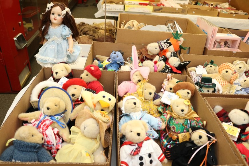 Image for Gallery Auction with Vehicle, Dolls & Doll Parts: 4-25-19