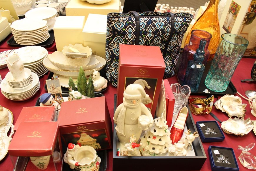 Image for Gallery Auction with Toys, Trucks and Nostalgic Items: 5-9-19