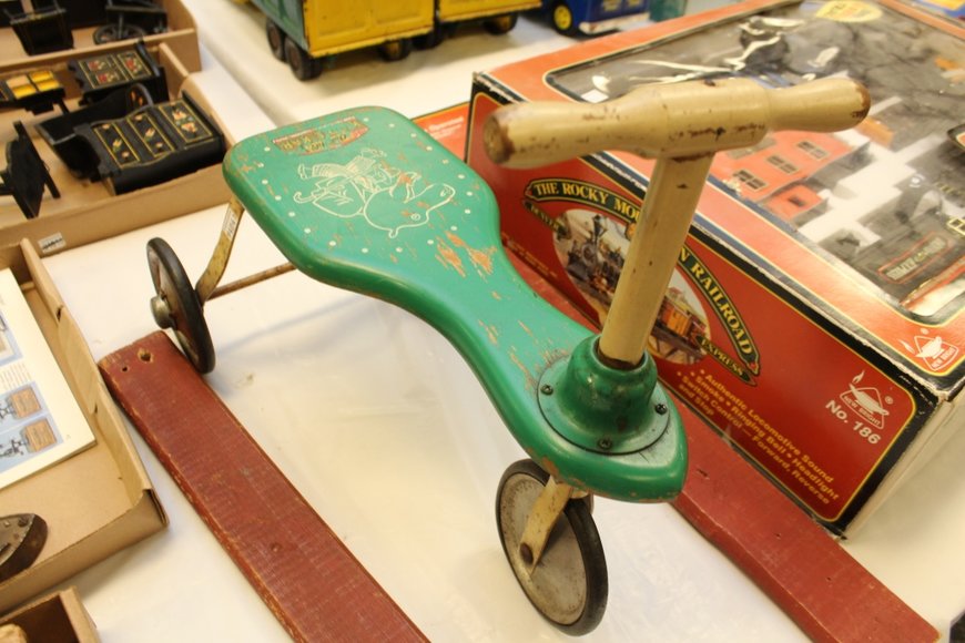 Image for Gallery Auction with Toys, Trucks and Nostalgic Items: 5-9-19