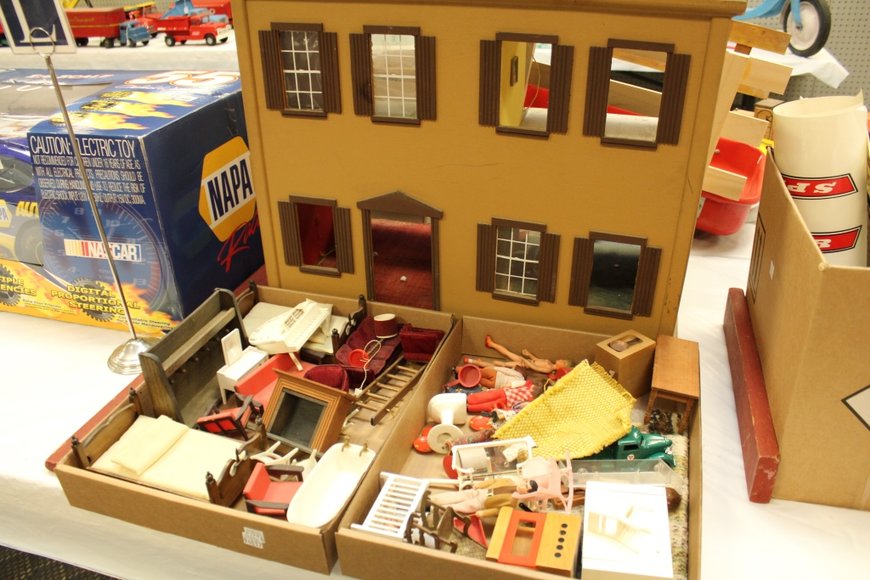 Image for Gallery Auction with Toys, Trucks and Nostalgic Items: 5-9-19