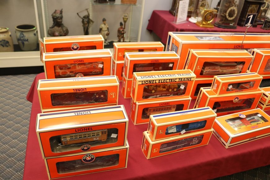 Image for Lionel Trains and Accessories - Offline Lots: 5-16-19