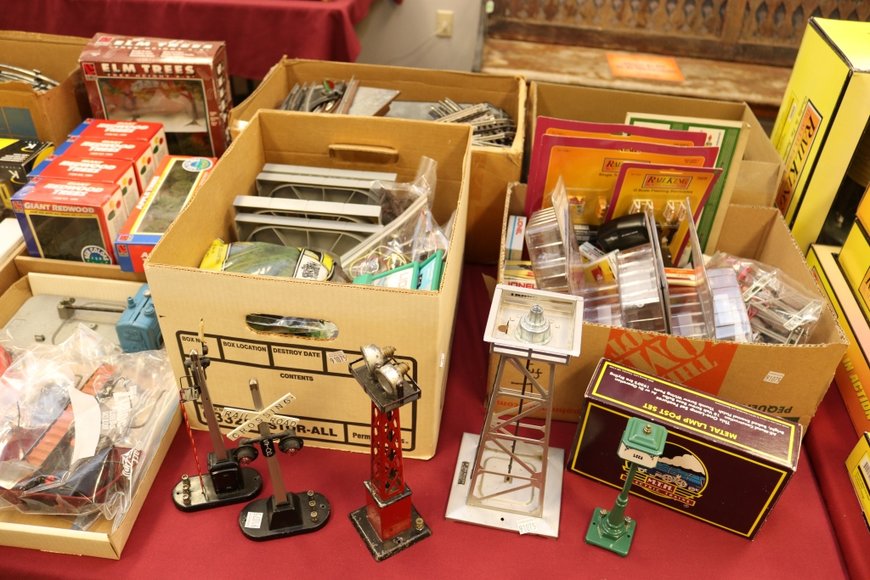 Image for Lionel Trains and Accessories - Offline Lots: 5-16-19