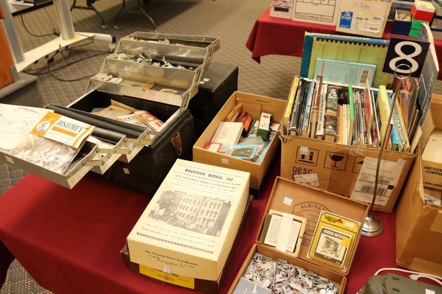 Image for Lionel Trains and Accessories - Offline Lots: 5-16-19