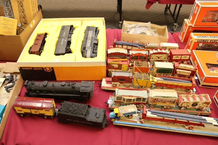 Image for Lionel Trains and Accessories - Offline Lots: 5-16-19