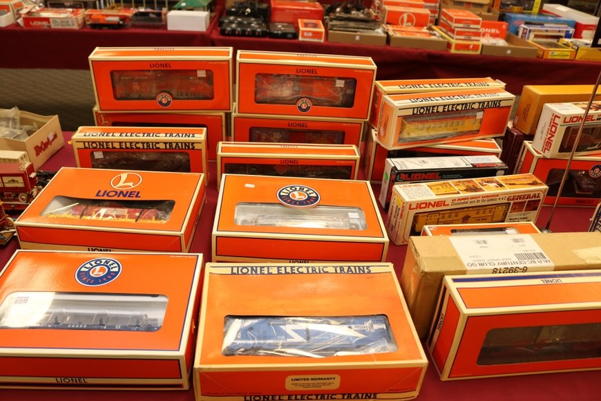 Image for Lionel Trains and Accessories - Offline Lots: 5-16-19