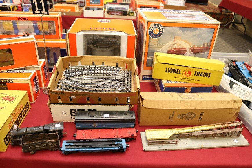 Image for Lionel Trains and Accessories - Offline Lots: 5-16-19