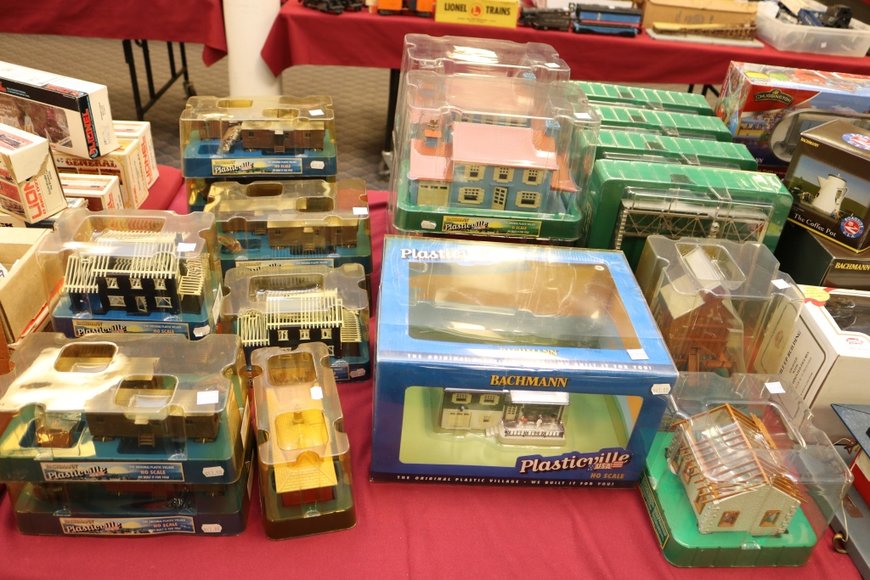 Image for Lionel Trains and Accessories - Offline Lots: 5-16-19