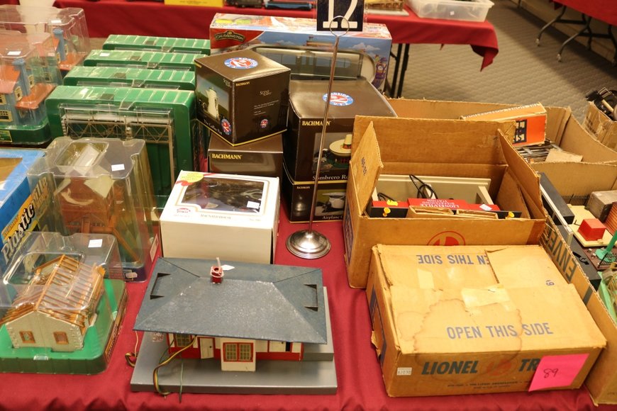 Image for Lionel Trains and Accessories - Offline Lots: 5-16-19