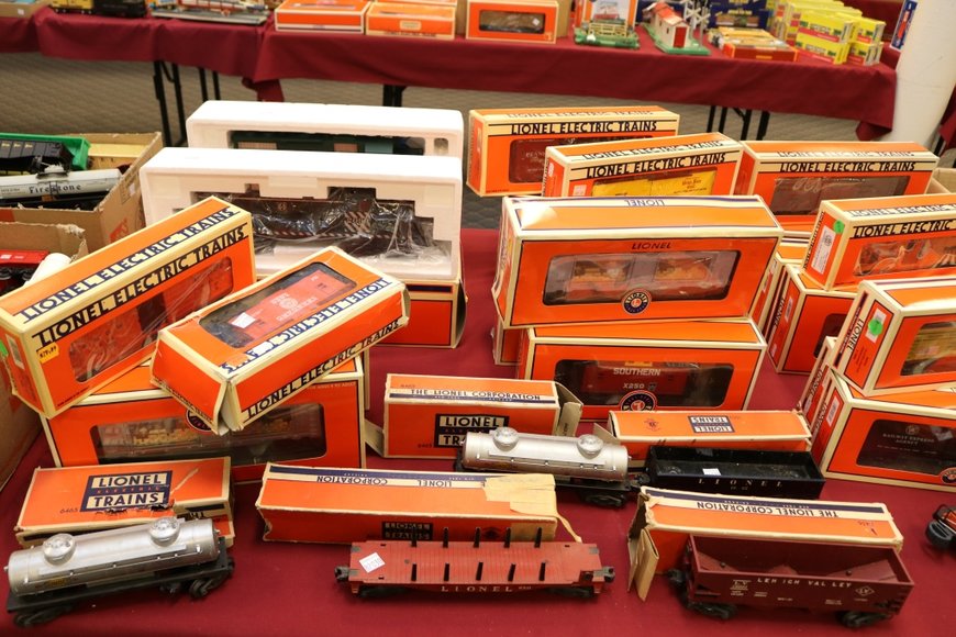 Image for Lionel Trains and Accessories - Offline Lots: 5-16-19