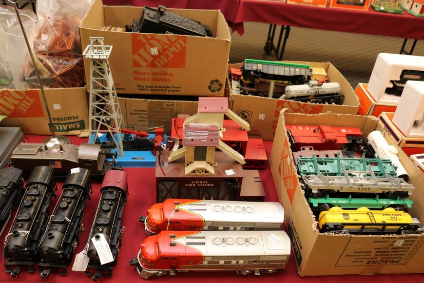 Image for Lionel Trains and Accessories - Offline Lots: 5-16-19